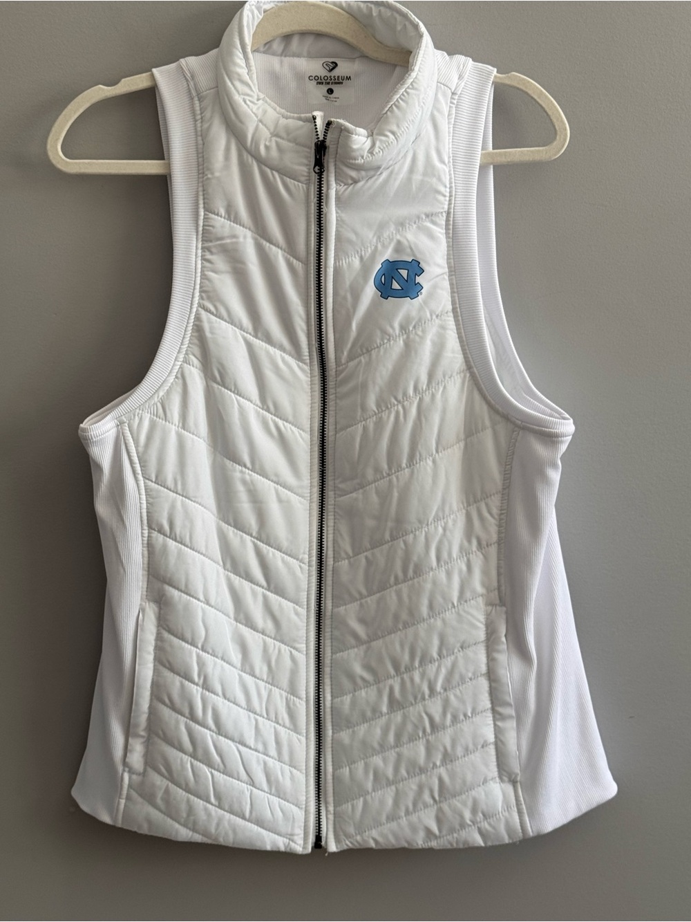 Colosseum UNC Tar Heels Women’s Large White Quilted Full Zip Vest